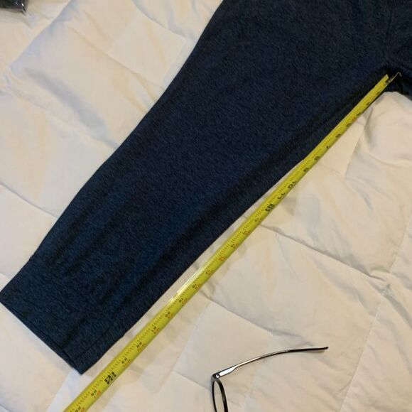 Lululemon , joggers, 7/8 length size 10, like new - Picture 7 of 12